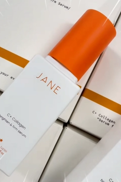 ชั่วโมงเร่งด่วนเกินต้านกระแส ไม่มีอะไรแรงไปกว่าเจน วิตามินซีเซรั่ม ขวดสีส้ม